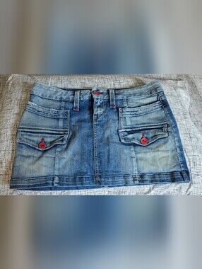 True Vintage 2004 GUESS Premium Y2K Denim Mini Skirt Cargo Pockets 32